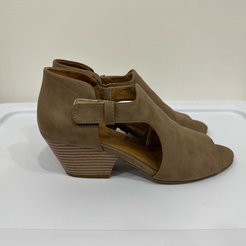 Naturalizer sandals